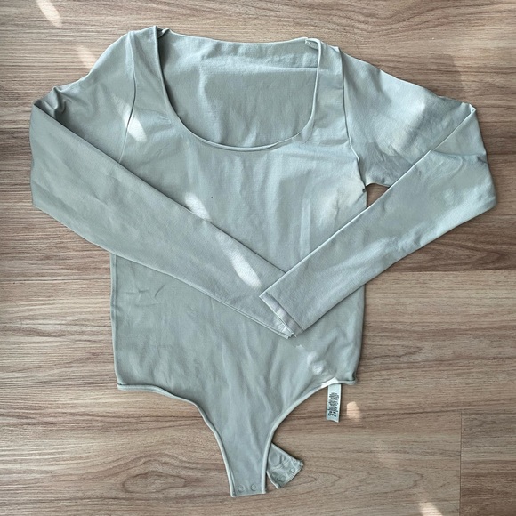 NWOT SKIMS Essential Long Sleeve Scoop Neck Bodysuit - S/M - Picture 5 of 6